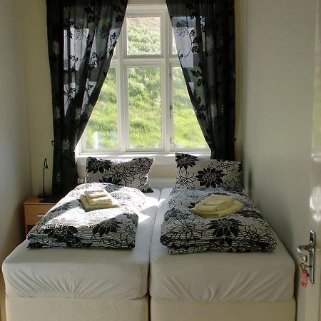Guesthouse Tilraun 블론두오스 객실 사진