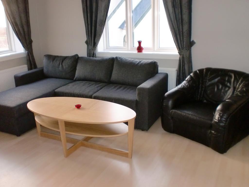 Guesthouse Tilraun 블론두오스 외부 사진