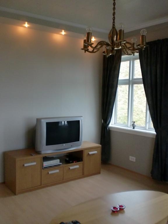 Guesthouse Tilraun 블론두오스 외부 사진