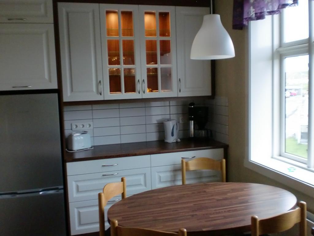 Guesthouse Tilraun 블론두오스 외부 사진