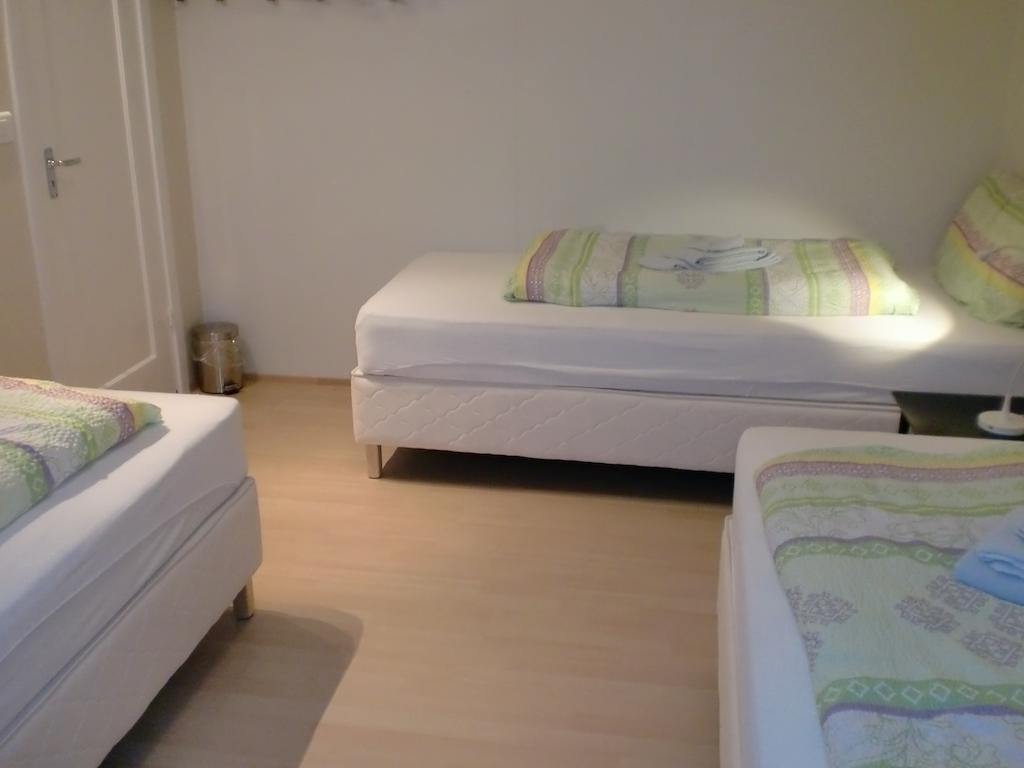 Guesthouse Tilraun 블론두오스 객실 사진