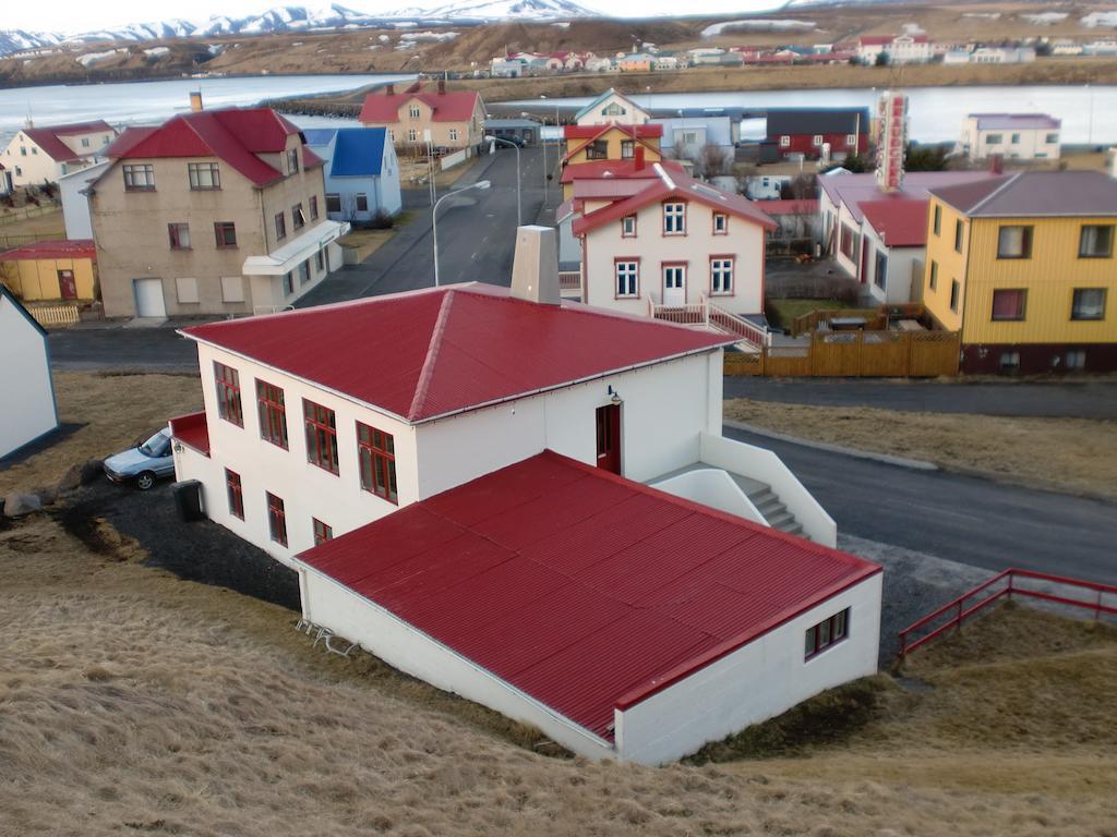 Guesthouse Tilraun 블론두오스 외부 사진