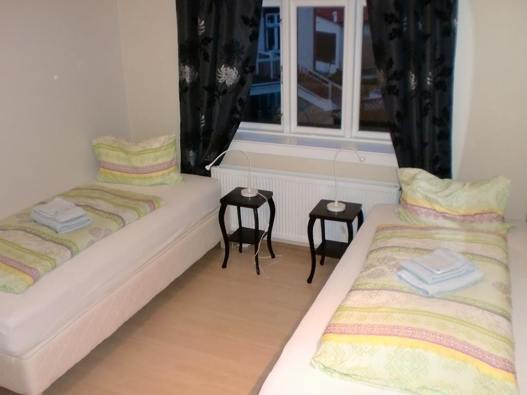 Guesthouse Tilraun 블론두오스 객실 사진