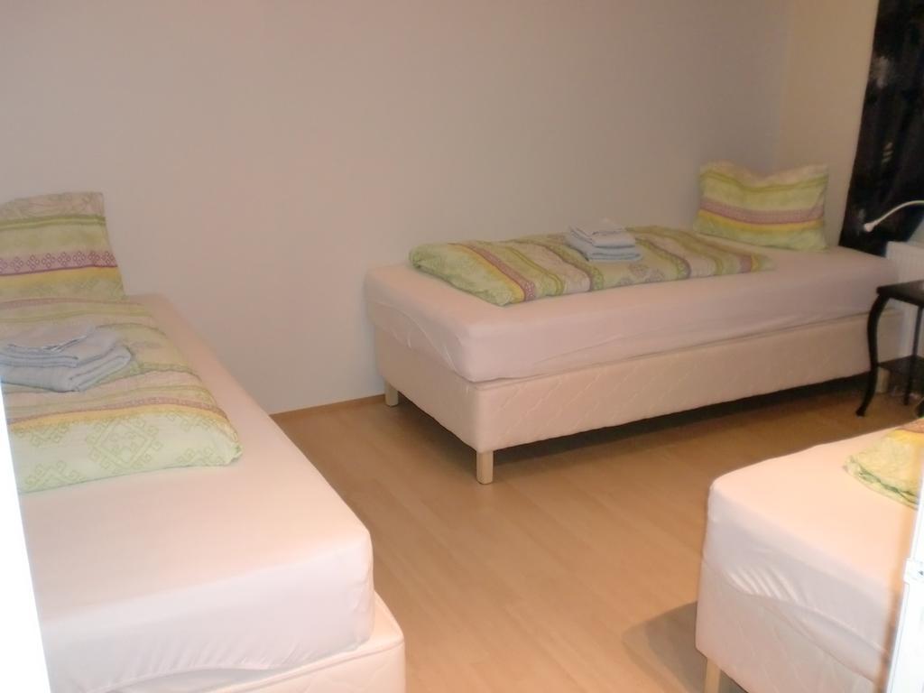 Guesthouse Tilraun 블론두오스 객실 사진